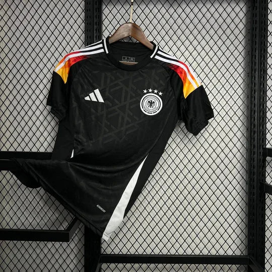 Maillot d'entraînement de l'Allemagne 2024-2025 Le 12, vue de face, en tissu sportif avec logo national.