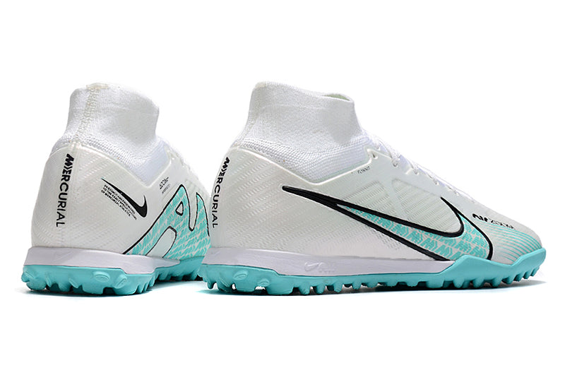 Crampons Mercurial Superfly IX Elite de Le 12 -ème Maillot, vue en gros plan avec semelle et piquets en détail