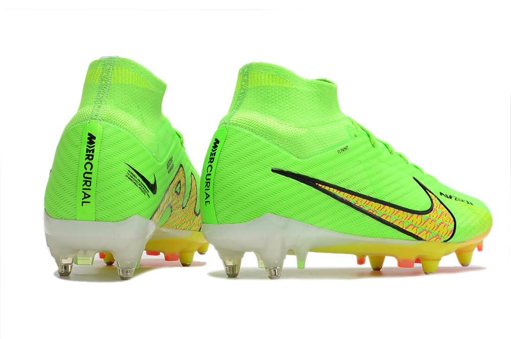 Crampons Mercurial Superfly IX Elite de la marque Le 12-ème Maillot, vue de dessus avec pointes en acier pour football.