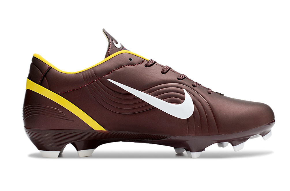 Crampons Mercurial Vapor IX Élité R9 de Le 12-ème Maillot, chaussures de football avec crampons métalliques.