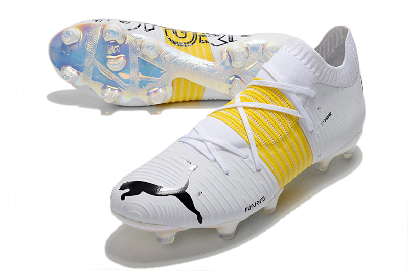 Crampons Future Z 1.1FG de Le 12 -ème Maillot, conçus pour l'escalade, avec des pointes en acier et une fixation solide.