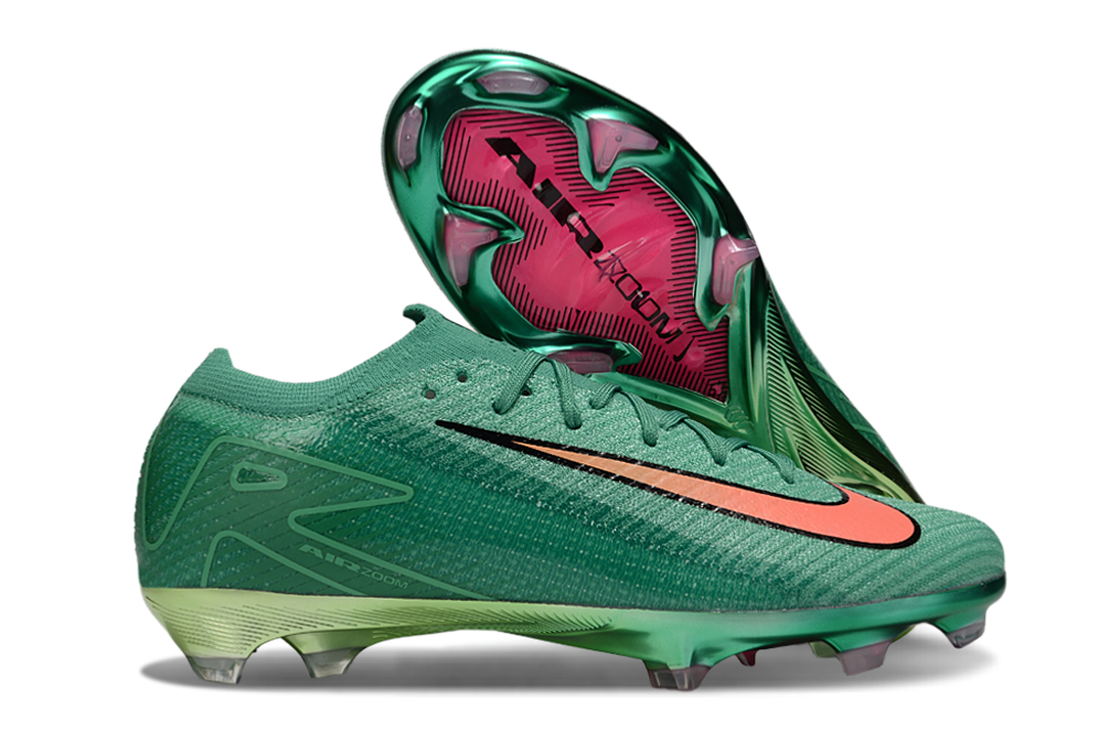 Crampons Mercurial Vapor XV Elite de Le 12 -ème Maillot, vue de face avec crampons en dessous, conçus pour football.