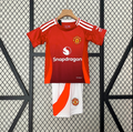 Ensemble enfant Manchester United Le 12 -ème Maillot avec maillot rouge et short pour supporter le club.