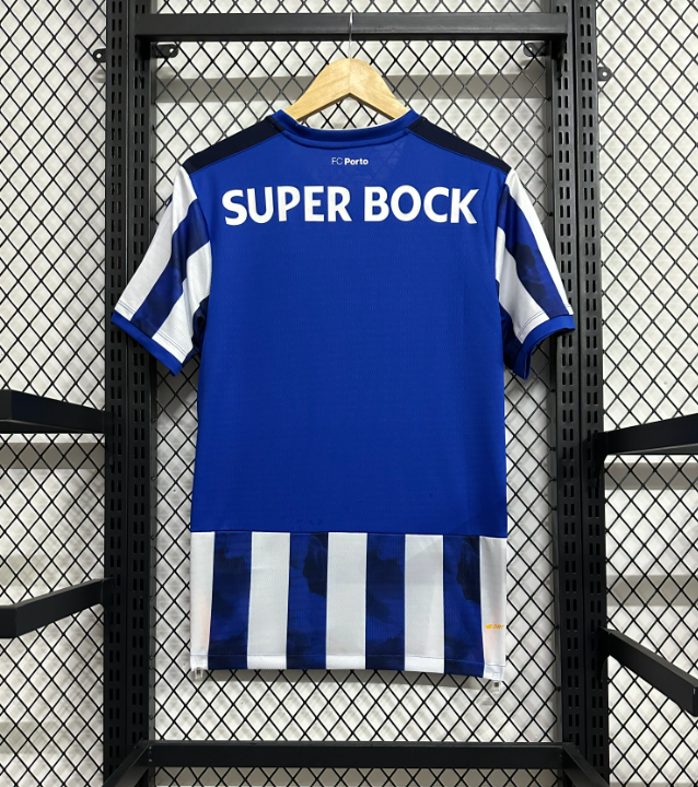 Maillot FC Porto 24/25 bleu de la marque Le 12 -ème Maillot, vue de face avec logo et détails du design.