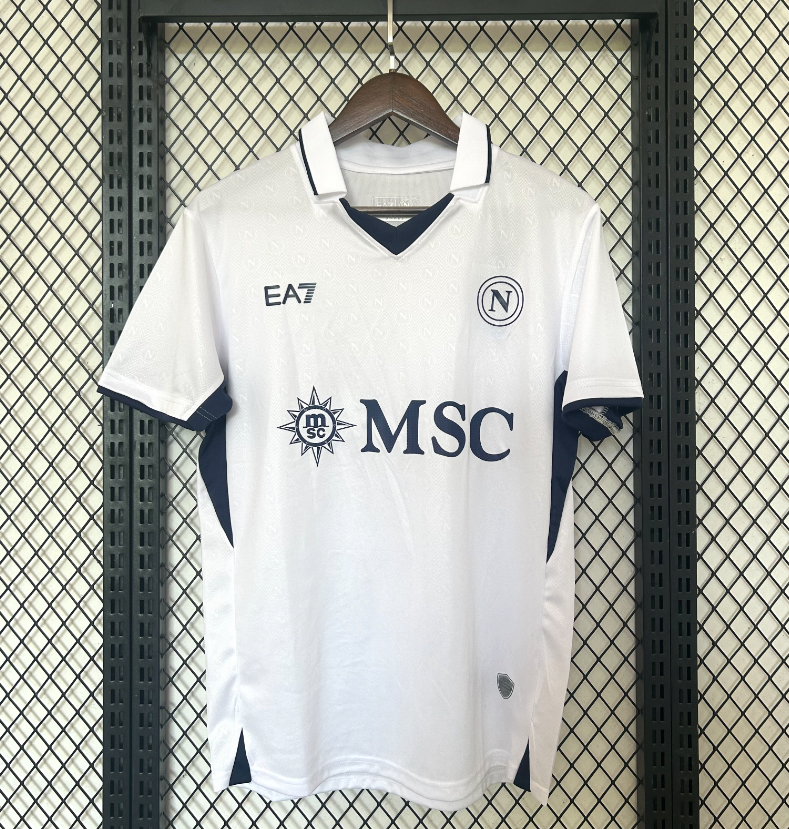 Maillot de football Naples 24/25 blanc de la marque Le 12 -ème Maillot, vue du devant avec logo et détails du maillot.