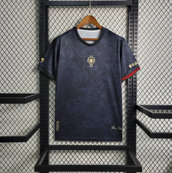 Maillot 24/25 Portugal noir Le 12 -ème Maillot, design spécial avec logo et détails du maillot de football Portugal 2024.