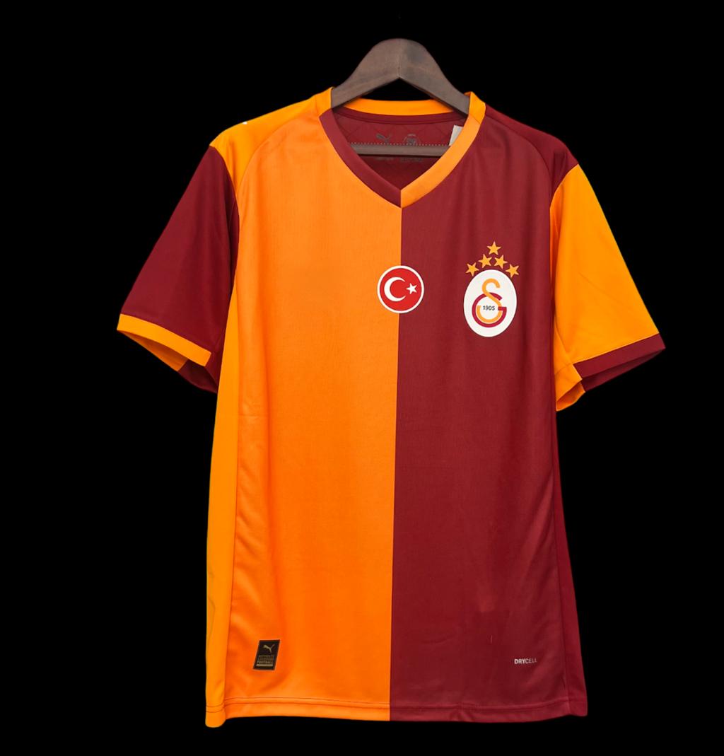 Maillot domicile Galatasaray 25/26 Le 12 -ème Maillot, maillot de football rouge et jaune avec logo du club.