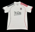 Maillot domicile Besiktas 25/26 de Le 12 -ème Maillot, maillot de football bleu avec logo et détails officiels.