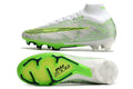 Crampons Mercurial Superfly IX Elite de la marque Le 12-ème Maillot, vue en gros plan sur la fixation et les pointes en acier