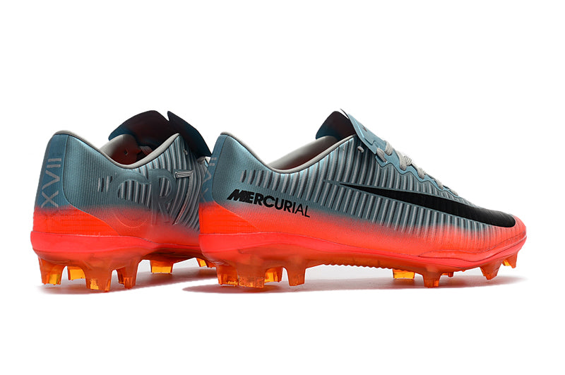 Crampons Mercurial Vapor Élite XI de Le 12 -ème Maillot, fixation robuste avec pointes en acier pour le football.