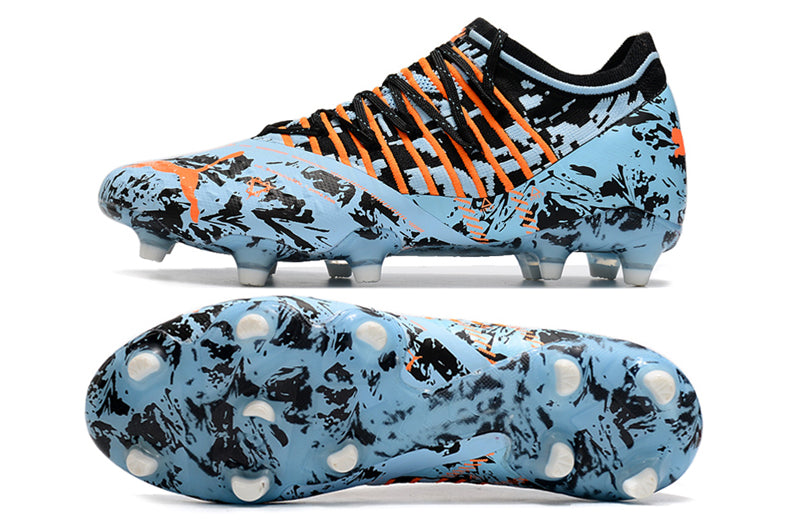 Crampons Future Z 1.3 Teazer FG de Le 12 -ème Maillot, crampons de football avec plaques en plastique et pointes métalliques.