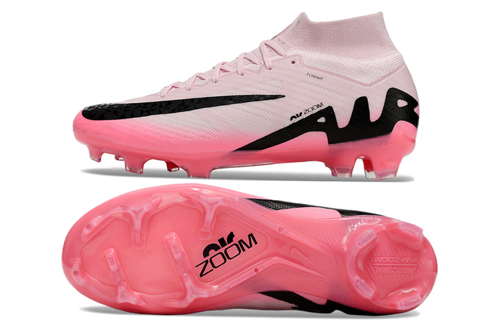 Crampons Mercurial Superfly IX Elite de Le 12 -ème Maillot, vue des crampons en fil métallique et semelle en caoutchouc.