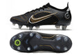 Crampons Mercurial Superfly 8 Elite de Le 12 -ème Maillot, vue détaillée montrant les lames et la fixation en acier.