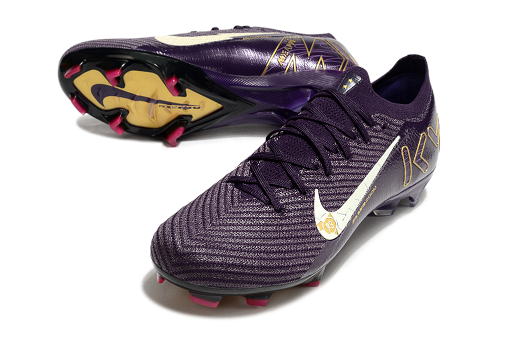 Crampons Mercurial Vapor 16 Elite XXV de Le 12-ème Maillot, vue détaillée des pointes et du design du produit.