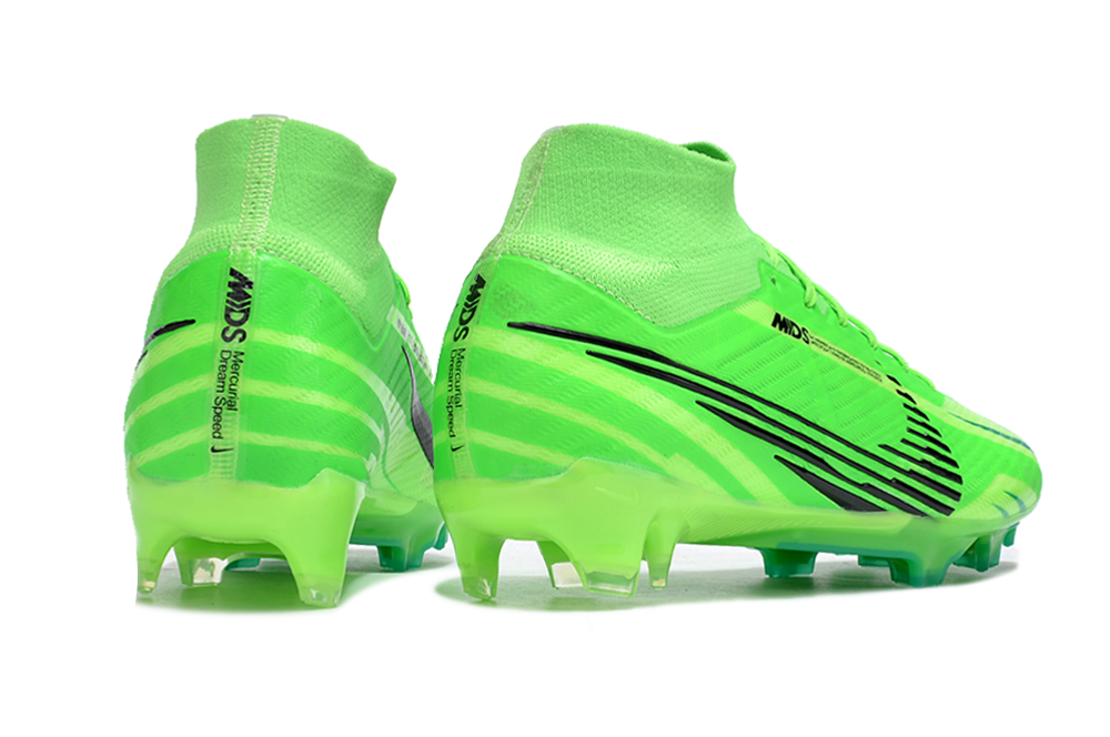 Crampons Mercurial Superfly IX Elite de Le 12 -ème Maillot, vue montrant la semelle avec pointes en acier et design moderne.
