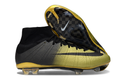 Crampons Mercurial Superfly de Le 12 -ème Maillot, vue rapprochée montrant les pointes en acier et la fixation sur la chaussure de football