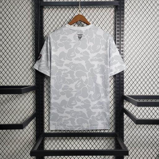 Maillot Inter Miami saison 2023-2024 édition limitée gris, Le 12 -ème Maillot, vue de face avec logo et détails du tissu.