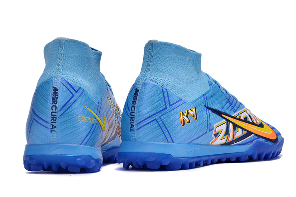 Crampons Mercurial Superfly IX Elite, chaussures de football pour vitesse et contrôle, vues de face avec crampons en caoutchouc