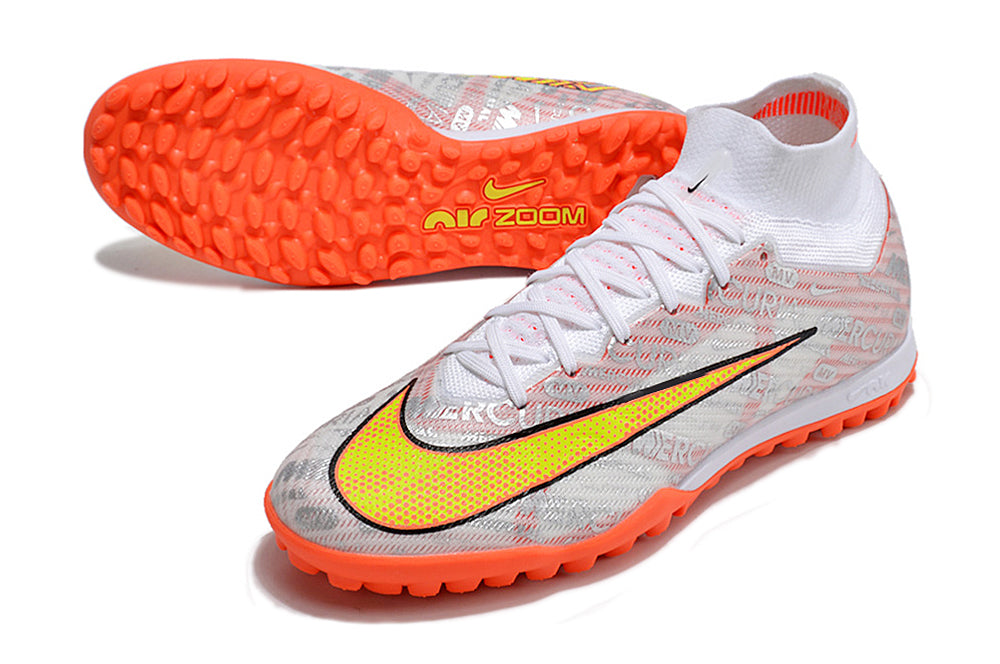 Crampons Mercurial Superfly IX Elite pour football, chaussure de sport Nike avec crampons en métal pour terrain en herbe.