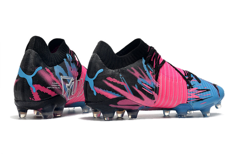 Crampons Future Z 1.1FG de Le 12 -ème Maillot, vue en gros plan, avec pointes en acier pour l'escalade ou la glace.