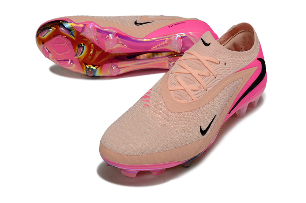 Crampons Phantom GX III Elite de Le 12 -ème Maillot, avec pointes en acier robustes et système de fixation sécurisé.