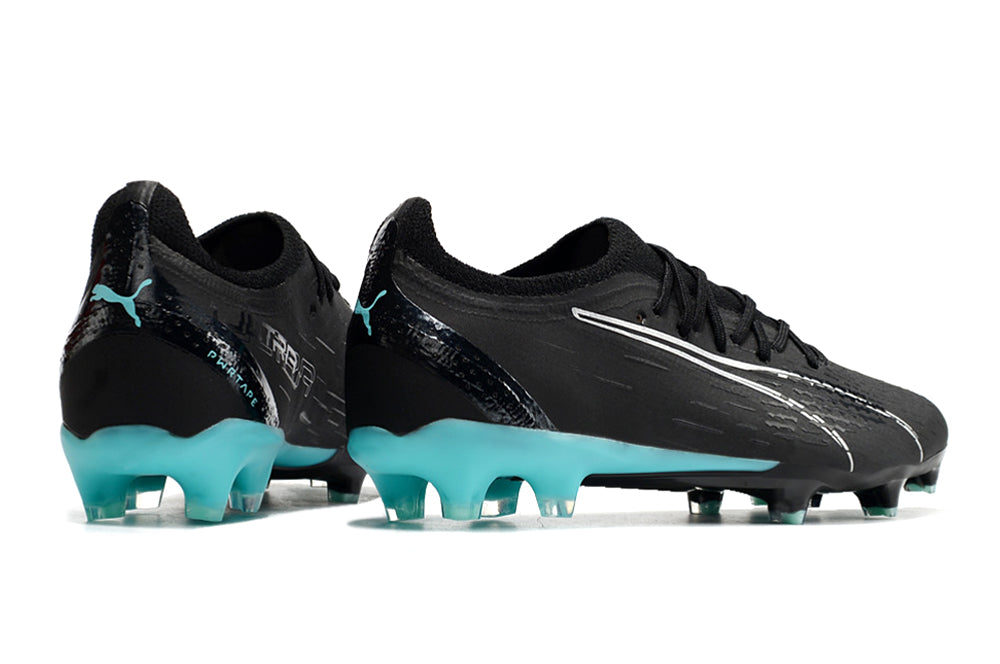 Crampons Ultra Ultimate FG de Le 12 -ème Maillot, fixation robuste pour chaussures de football, avec pointes en acier pour meilleure adhérence.