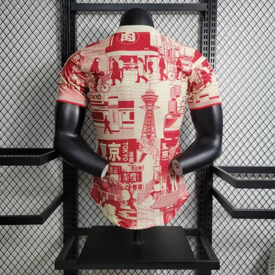 Maillot Japon 2023 édition spéciale de la saison, conçu par Le 12, avec détails du design Tokyo, pour supporter l'équipe nationale.