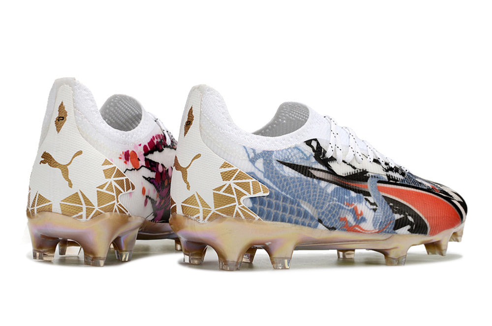 Crampons Ultra Ultimate FG de Le 12 -ème Maillot, vue des pointes en acier et la fixation pour chaussures de football.