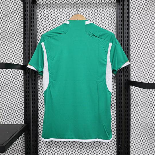 Maillot Algérie domicile 2022-2023 Le 12 -ème Maillot, maillot de football vert avec motifs, vue de face.