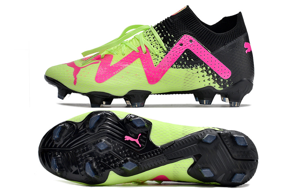 Crampons Future Ultimate FG de Le 12 -ème Maillot, conçus pour l'escalade ou l'alpinisme, avec pointes en acier robustes.