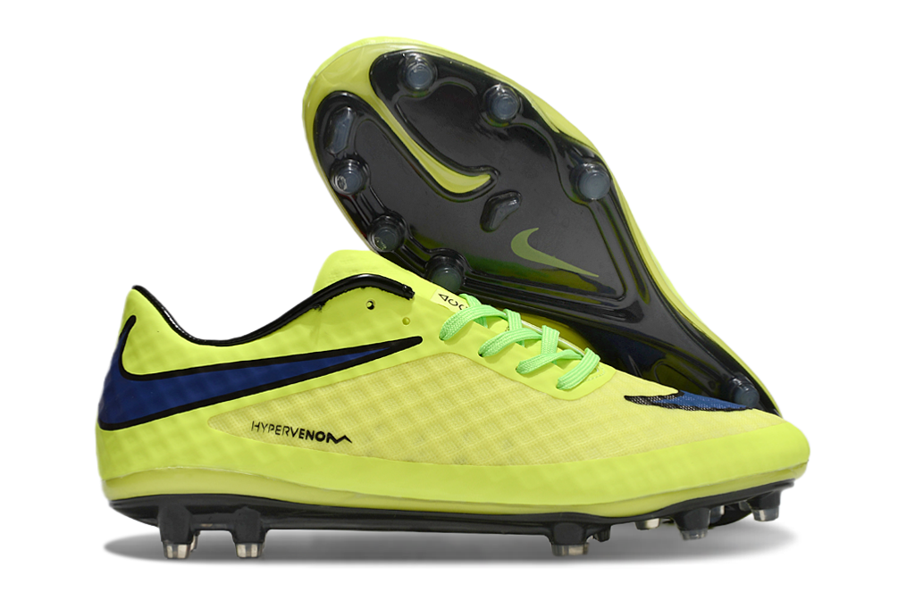 Crampons Hypervenom Phantom de Le 12 -ème Maillot, chaussures de football avec crampons pour terrains en herbe.