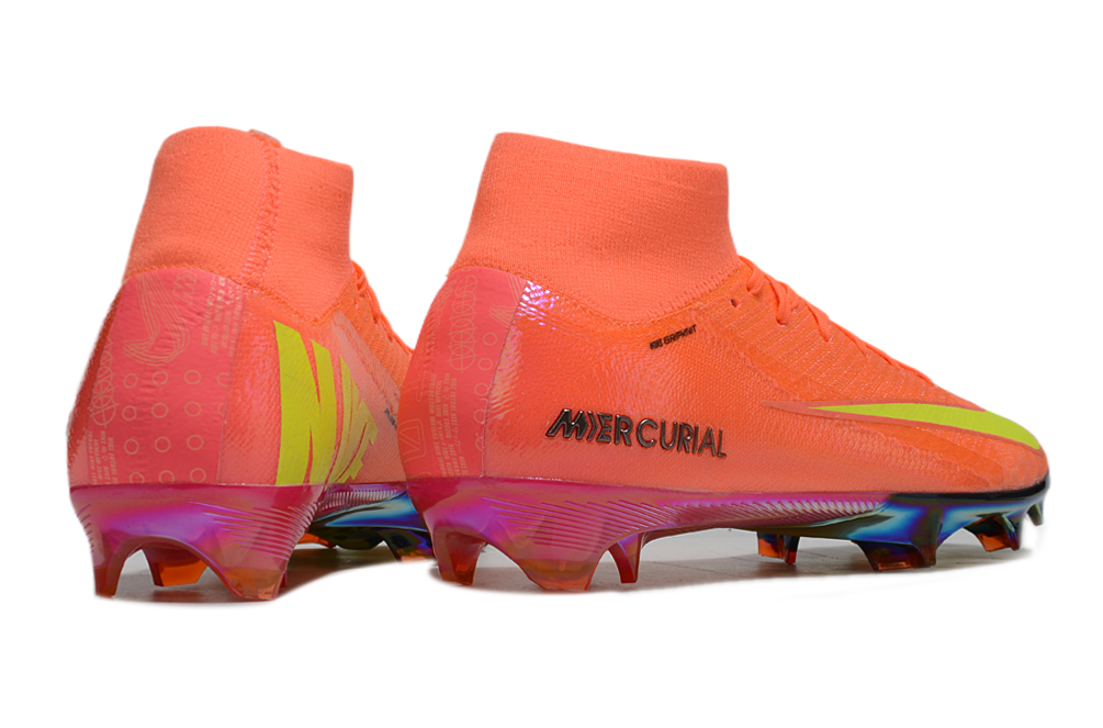 Crampons Mercurial Superfly IIX Elite de Le 12 -ème Maillot, vue de face avec crampons en acier pour football.