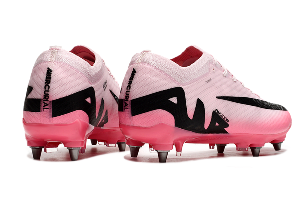 Crampons de football Mercurial Vapor de Le 12 -ème Maillot, vue des pointes en acier et design léger pour performance sur le terrain