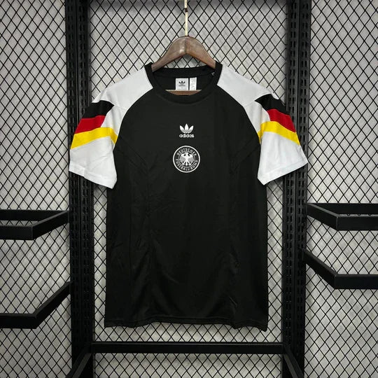 Maillot Allemagne vintage 2024-2025 de la marque Le 12, vue de face avec design classique et logo national visible.