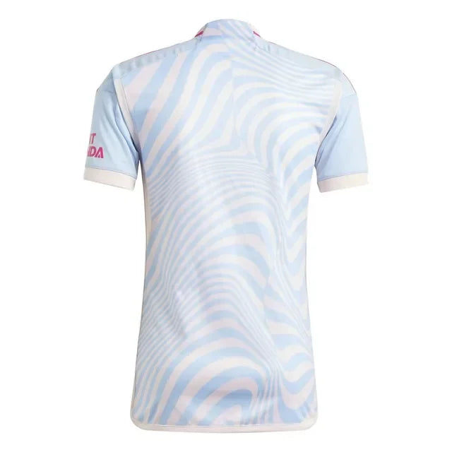 Maillot de football Arsenal concept 2025 de la marque Le 12 -ème Maillot, vue front avec design moderne et couleurs officielles.