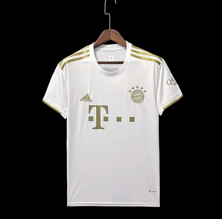 Maillot extérieur Bayern Munich saison 2022-2023 Le 12 -ème Maillot, maillot de football avec logo et design officiel.