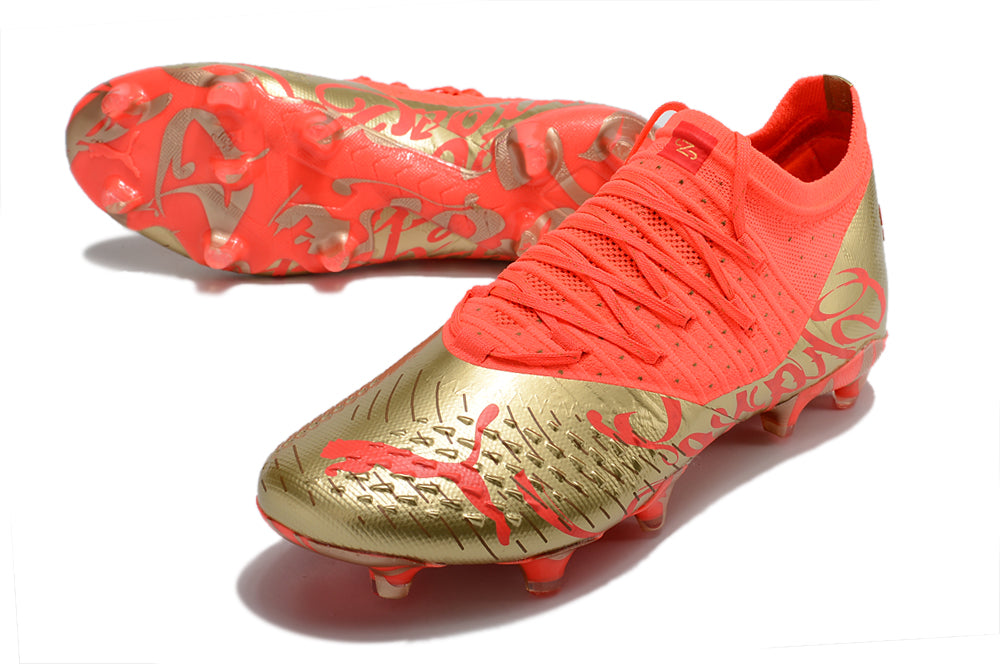 Crampons Future Z 1.3 Teazer FG de Le 12 -ème Maillot, pointes en acier pour football, visibles sur la semelle.