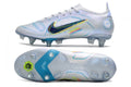 Crampons Mercurial Superfly 8 Elite pour football, chaussures de sport avec crampons métalliques, en couleur noire et orange.