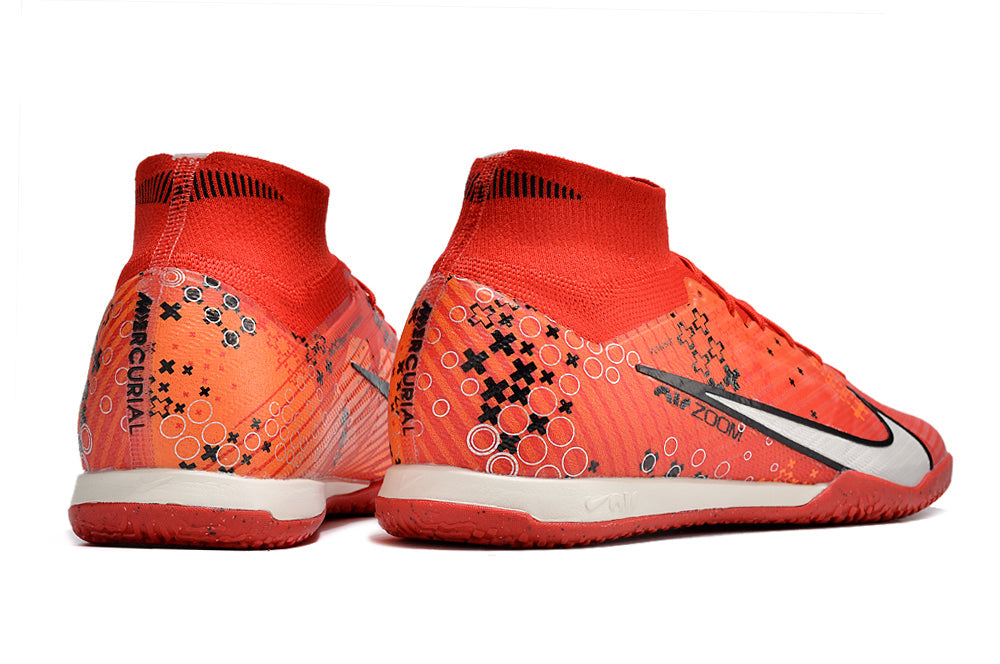 Crampons Mercurial Superfly IX Elite pour football, semelles à crampons en métal, fixation robuste, conçus pour performance sur terrain.