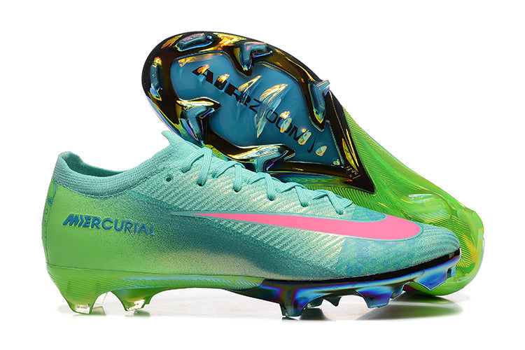 Crampons Mercurial Vapor 16 Elite XXV de la marque Le 12 -ème Maillot, vue détaillée du dessus avec semelles et attaches.