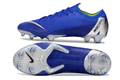 Crampons Mercurial Vapor XII Elite de Le 12 -ème Maillot, chaussures de football avec crampons en gros plan.