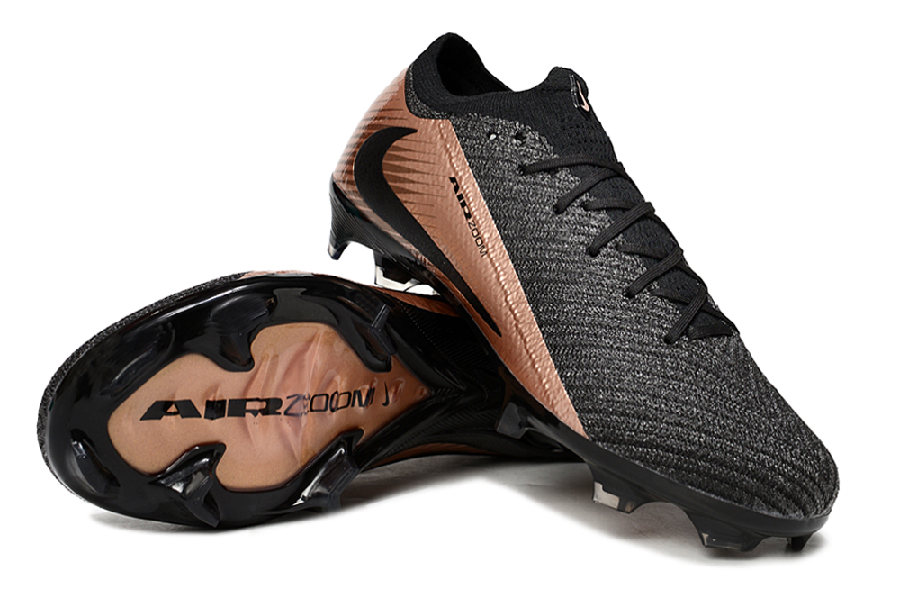 Crampons Mercurial Vapor XV Elite de Le 12 -ème Maillot, vue de face avec semelles en acier et design léger pour football.