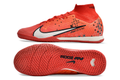 Crampons Mercurial Superfly IX Elite de Le 12 -ème Maillot, vue en gros plan avec semelle en acier et crampons métalliques.
