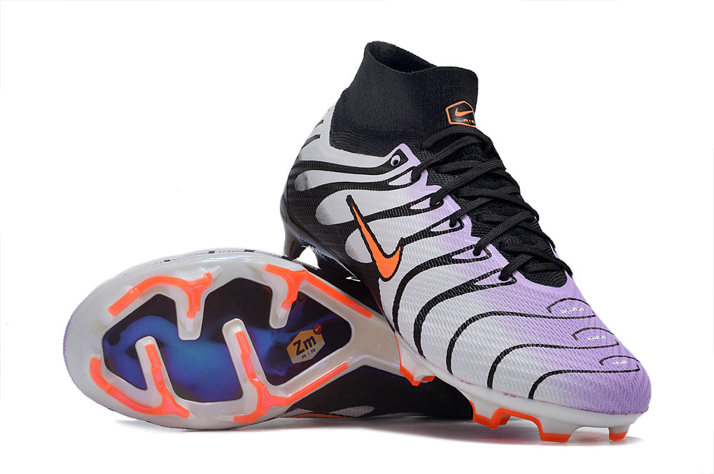 Crampons Mercurial Vapor 15 Elite XXV de Le 12 -ème Maillot, vue des spikes et de la semelle en caoutchouc.