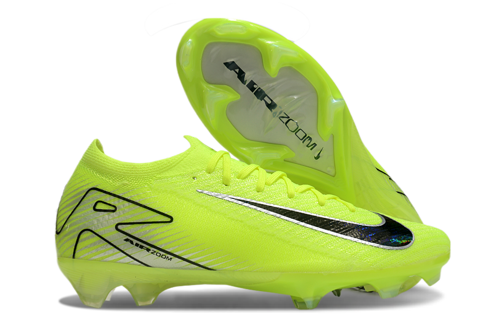 Crampons Mercurial Vapor 16 Elite XXV de Le 12 -ème Maillot, vue des semelles et des pointes pour football.