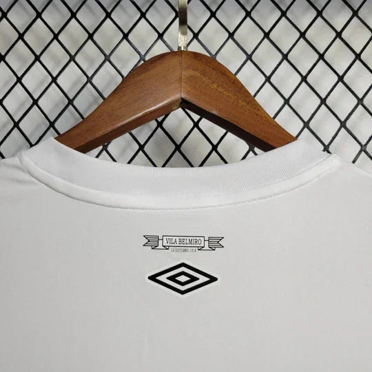 Maillot domicile Santos 2024/2025 de la marque Le 12 -ème Maillot, vue de face avec logo et design du maillot.