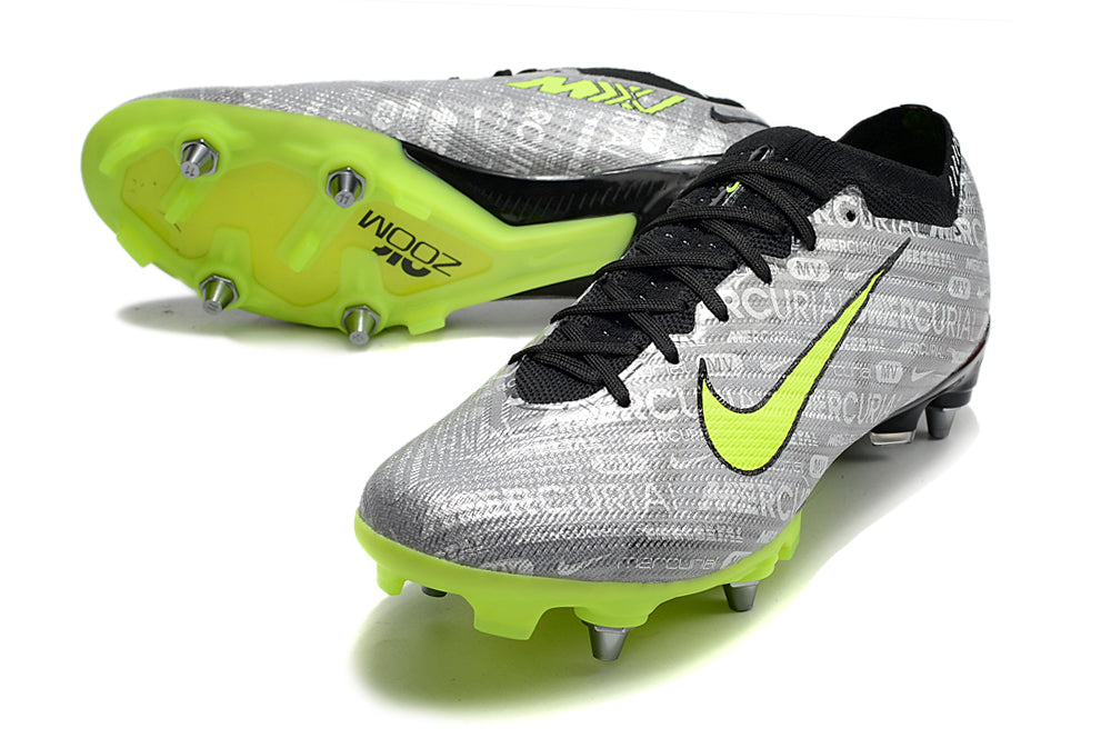 Crampons Mercurial Vapor XV Elite de Le 12 -ème Maillot, vue en gros plan, avec semelles et détails techniques visibles.