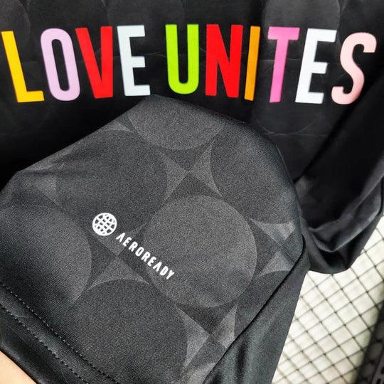 Maillot Real Madrid 2024 édition « Love Unites » de Le 12 -ème Maillot, vue de face avec logo et design spécial.