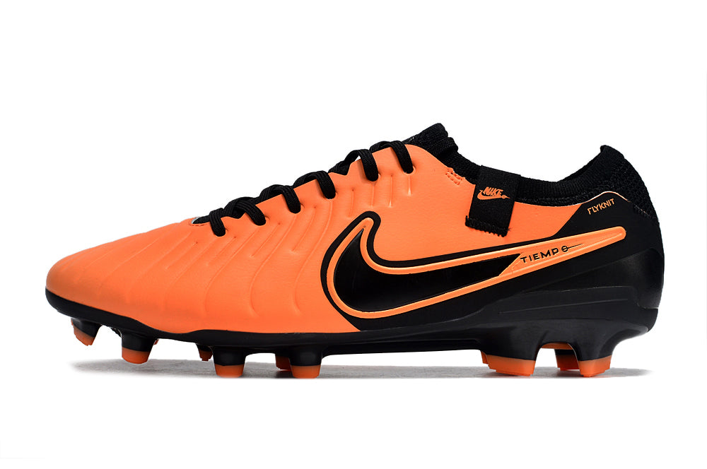 Crampons Tiempo Legend X Elite de Le 12 -ème Maillot, avec pointes en acier et attaches pour chaussures de football haut de gamme.