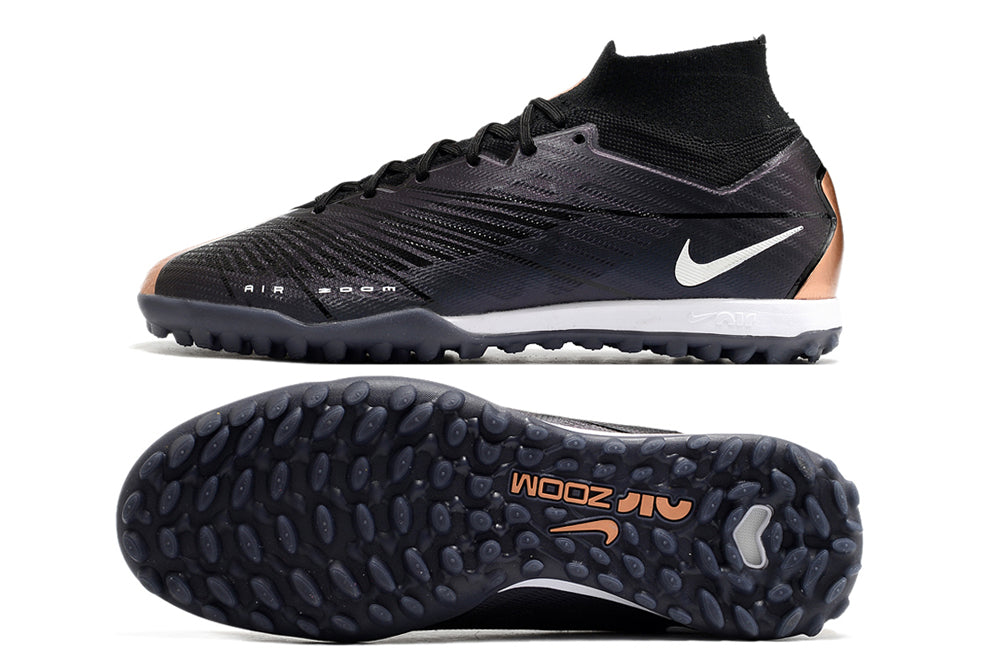 Crampons Mercurial Superfly IX Elite pour football, détails en métal et semelle en caoutchouc, sur fond blanc